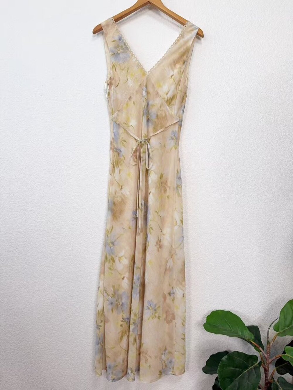 Arose Studio Shiloh Crinkled Chiffon V Neck Bias Cut Midi Dress Yellow $198 OS - Picture 8 of 8